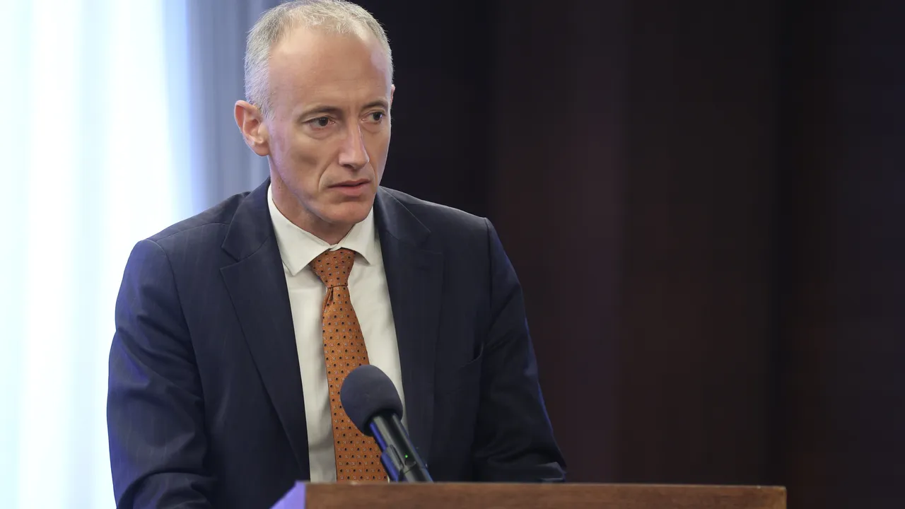 Министър Вълчев: Няма да слагаме металдетектори във всички училища