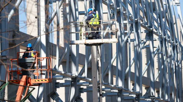 Ново проучване: повече фирми търсят нови служители, но и съкращенията не изостават