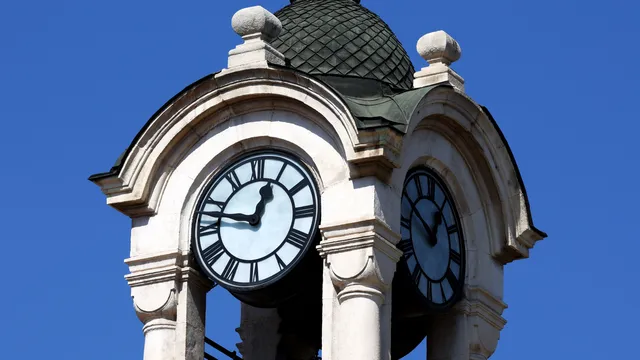 Край на въртенето на стрелките? Експерти настояват ЕС да остане по зимно време