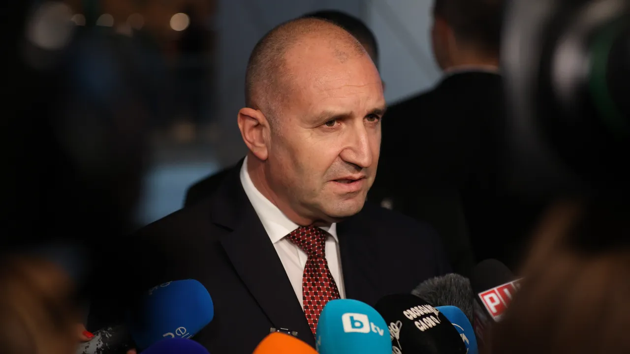 Радев за връщането на автомобили на Президентството: Държавата не е игра на колички