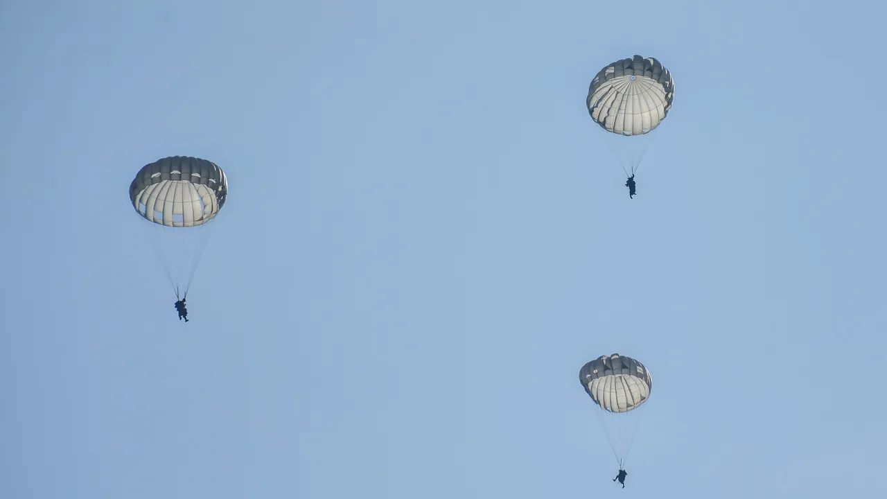 Военнослужещ от Специалните сили е пострадал при скок с парашут
