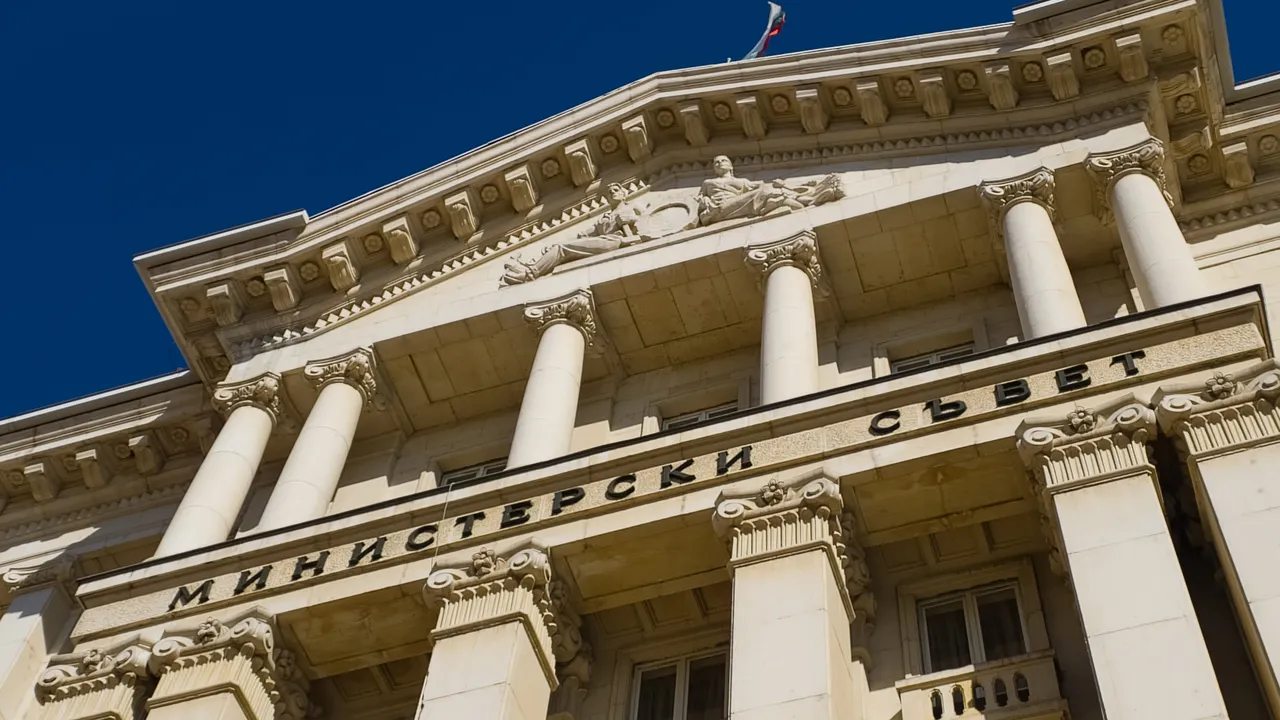 След санкциите срещу ,,Лукойл": Желязков свиква спешно съвещание