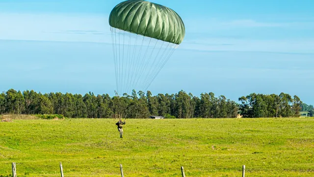 Военен пострада при учебни парашутни скокове