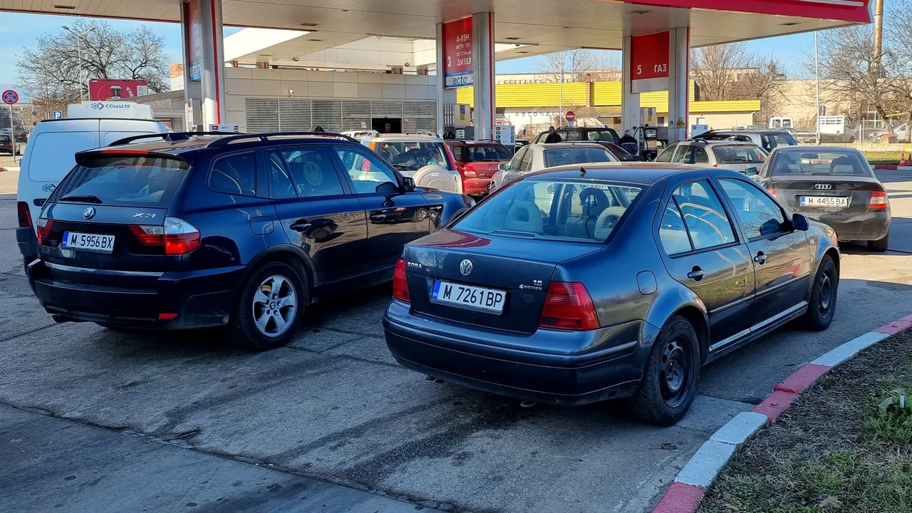 Цените на горивата може да скочат с около 15%, прогнозира експерт от ЦИД