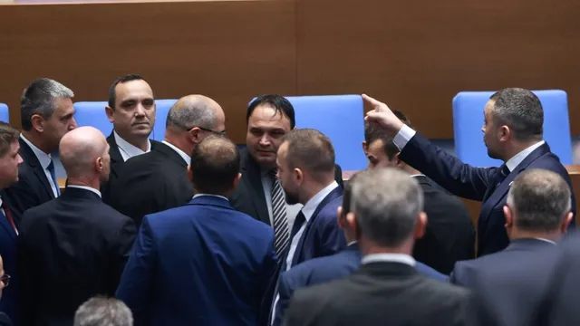 Безредици в парламента. Киселова даде почивка на депутатите