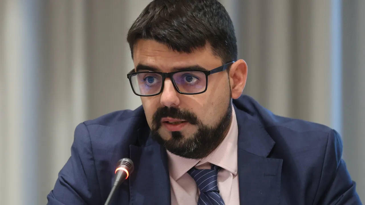 Национализация или спасение? Бъдещето на "Лукойл" е в ръцете на държавата