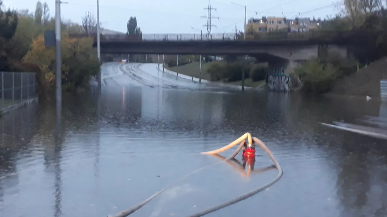 Заради наводнение в столицата: Трамвайни линии 20,21,22 и 23 в момента не изпълняват курсове