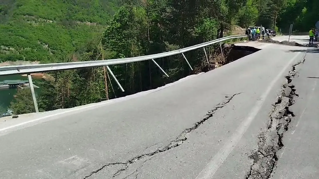 Затварят движението по пътя Кричим - Девин в Смолянско