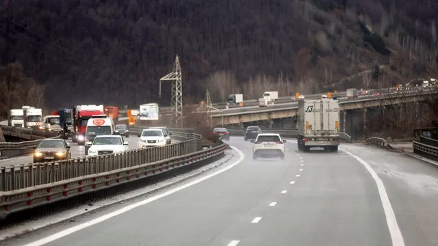 Продължават ремонтите по основните пътища у нас