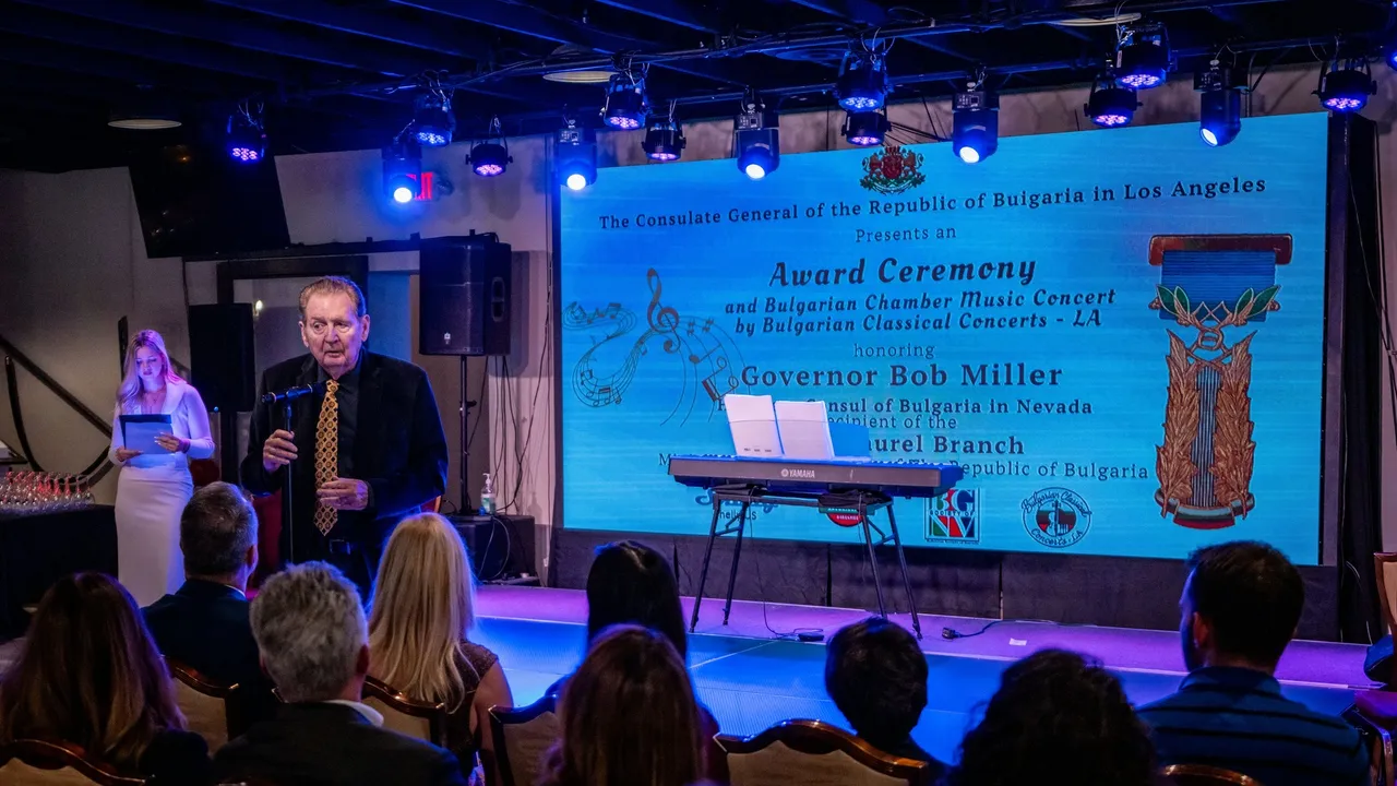 Боб Милър отличен със „Златна лаврова клонка“ за приноса си към България