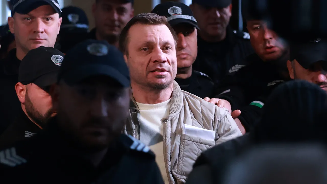 Бившият шеф на Националната пациентска организация остава в ареста по обвинение в принуда