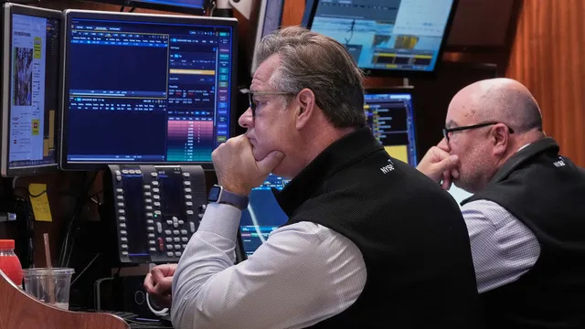 Уолстрийт стартира с рекорди, а „Епъл“ премина 4 трилиона долара пазарна стойност