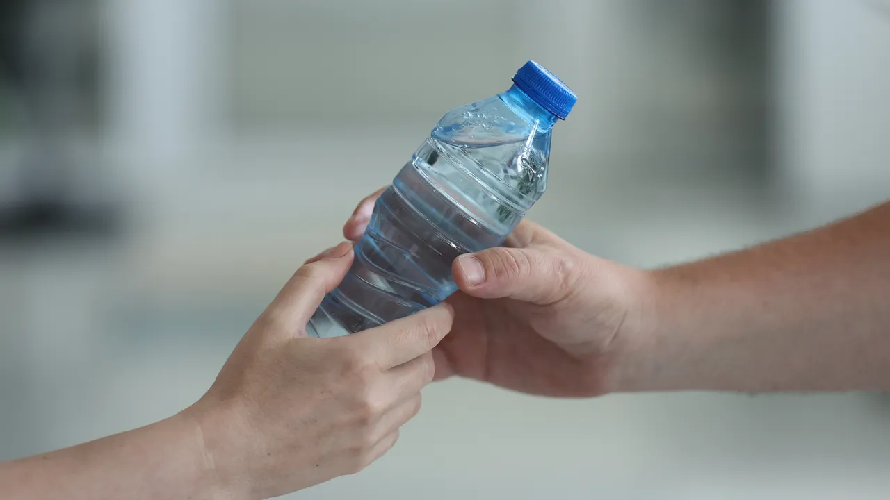 Държавата отпуска бутилирана вода за бедстващото село Масларево