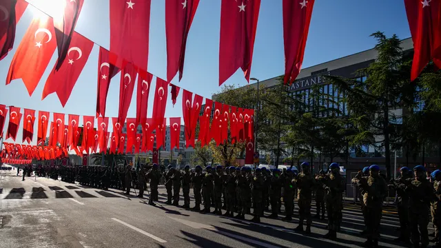 Турция чества Деня на републиката с почит към Ататюрк и призиви за повече свобода