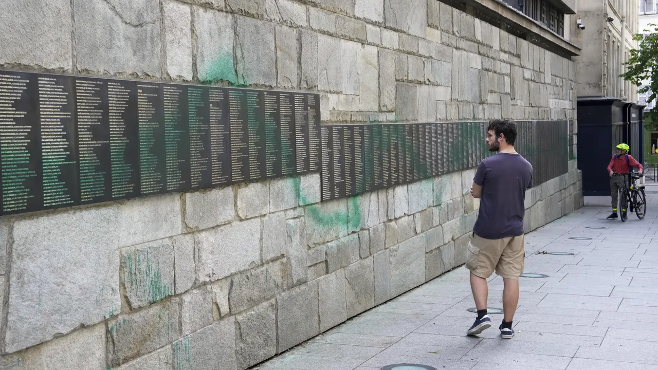 Френските медии широко отразяват делото срещу българите, осквернили мемориал в Париж