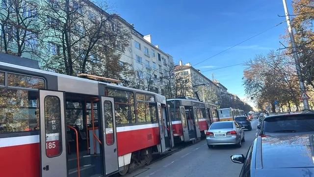 Трамваи спряха в София край гара "Подуяне"