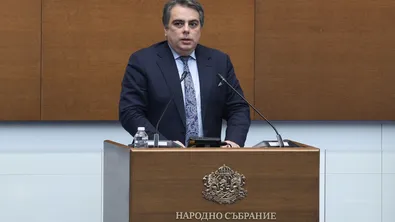 Асен Василев: Пеевски си прави пиар, за да прикрие проблемите с бюджета