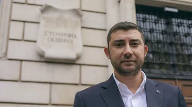 Карлос Контрера предлага край на безплатното паркиране за електромобили в София