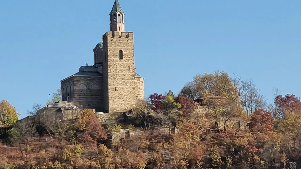 Турист падна от крепостта ,,Царевец"