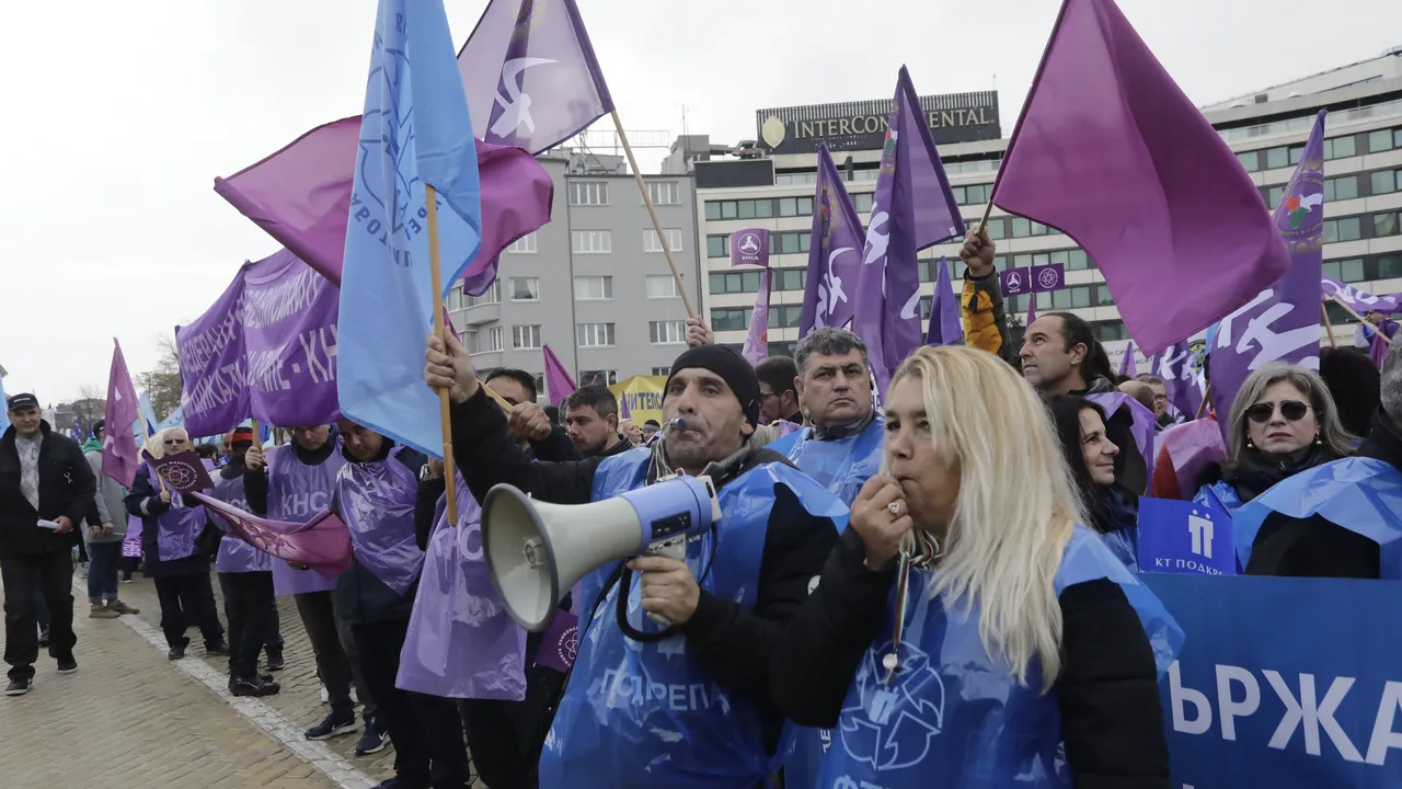 КНСБ и „Подкрепа“ отмениха протеста си след решението за минималната заплата от 620 евро