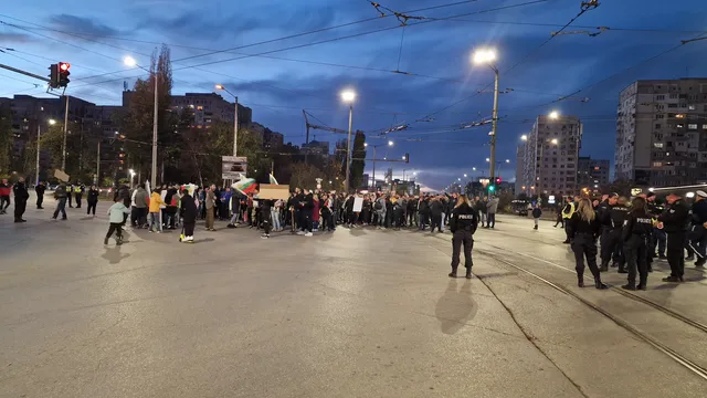 Възстановено е движението по кръстовището до метростанция "Западен парк" в Люлин