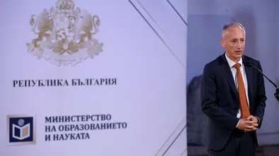 Младите умове на България: Министърът отличи 50 деца