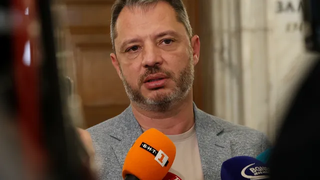 Делян Добрев: Ограничаваме износа на дизел и авиационно гориво