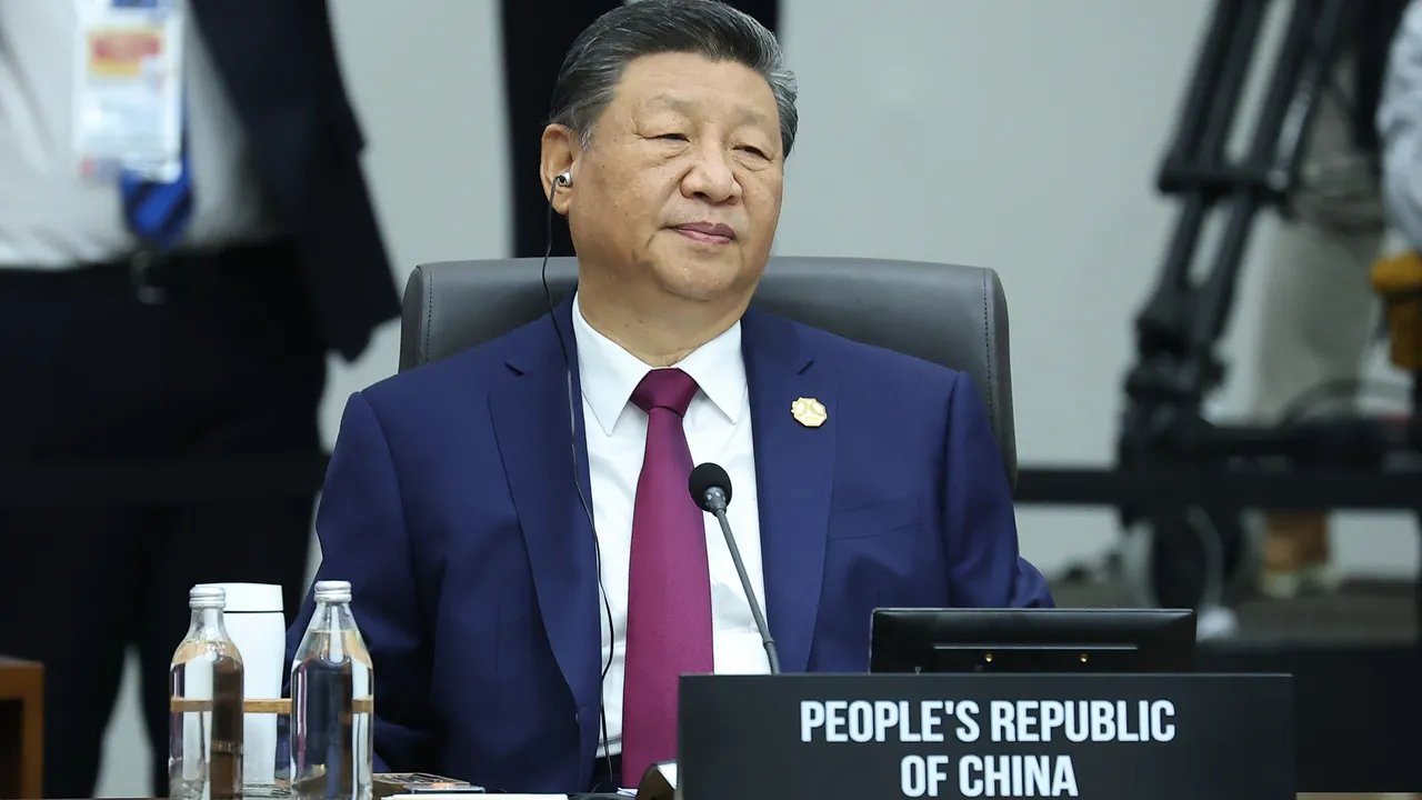 Си Дзинпин защити свободната търговия на икономически форум