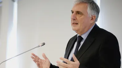 Ивайло Калфин: Минималната работна заплата се отразява положително на бюджета