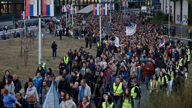 Часове преди възпоменанието в Нови Сад: Спряха влаковете в Сърбия