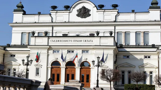 Храмът на демокрацията се руши: Историческият парламент е оставен на произвола на времето