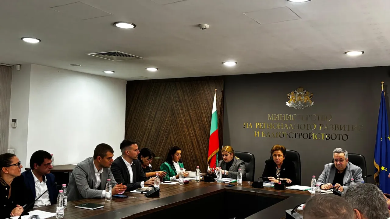 Зам.-министър Янкова: МРРБ продължава да разплаща на общините средствата по Програмата за саниране
