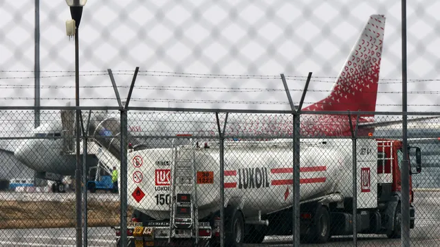 Как се развива продажбата на "Лукойл"