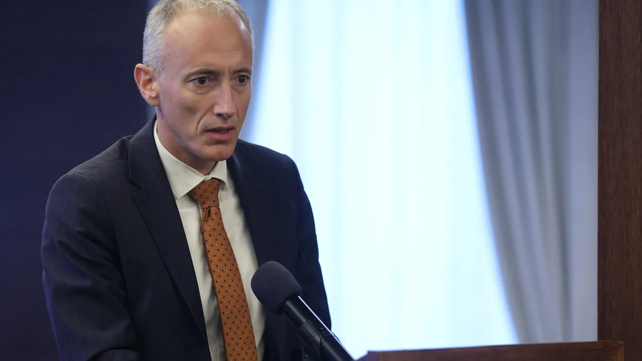 Красимир Вълчев: През януари може да забраним мобилните телефони в училище