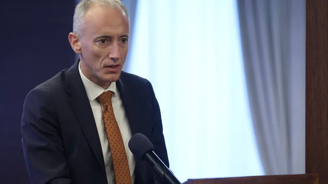 Красимир Вълчев: През януари може да забраним мобилните телефони в училище