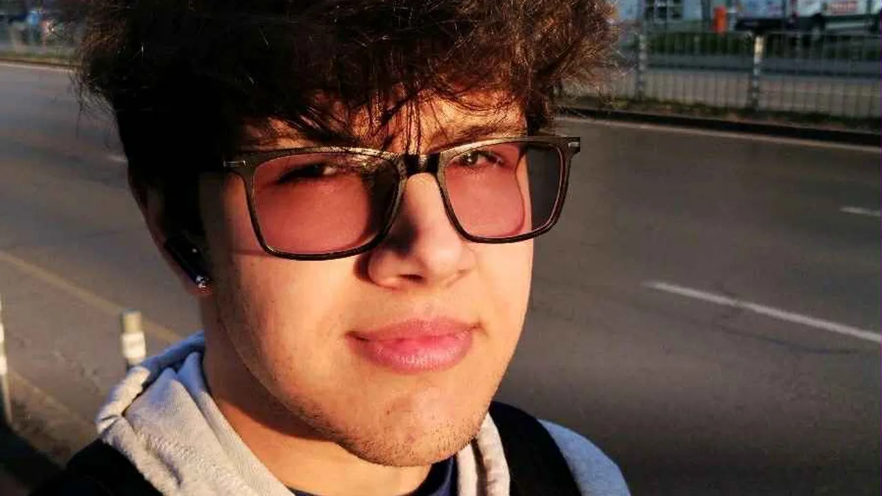 Учителят Патрик Михайлов пред ТАРАЛЕЖ: Знанието и опитът са най-сигурният начин да променим света