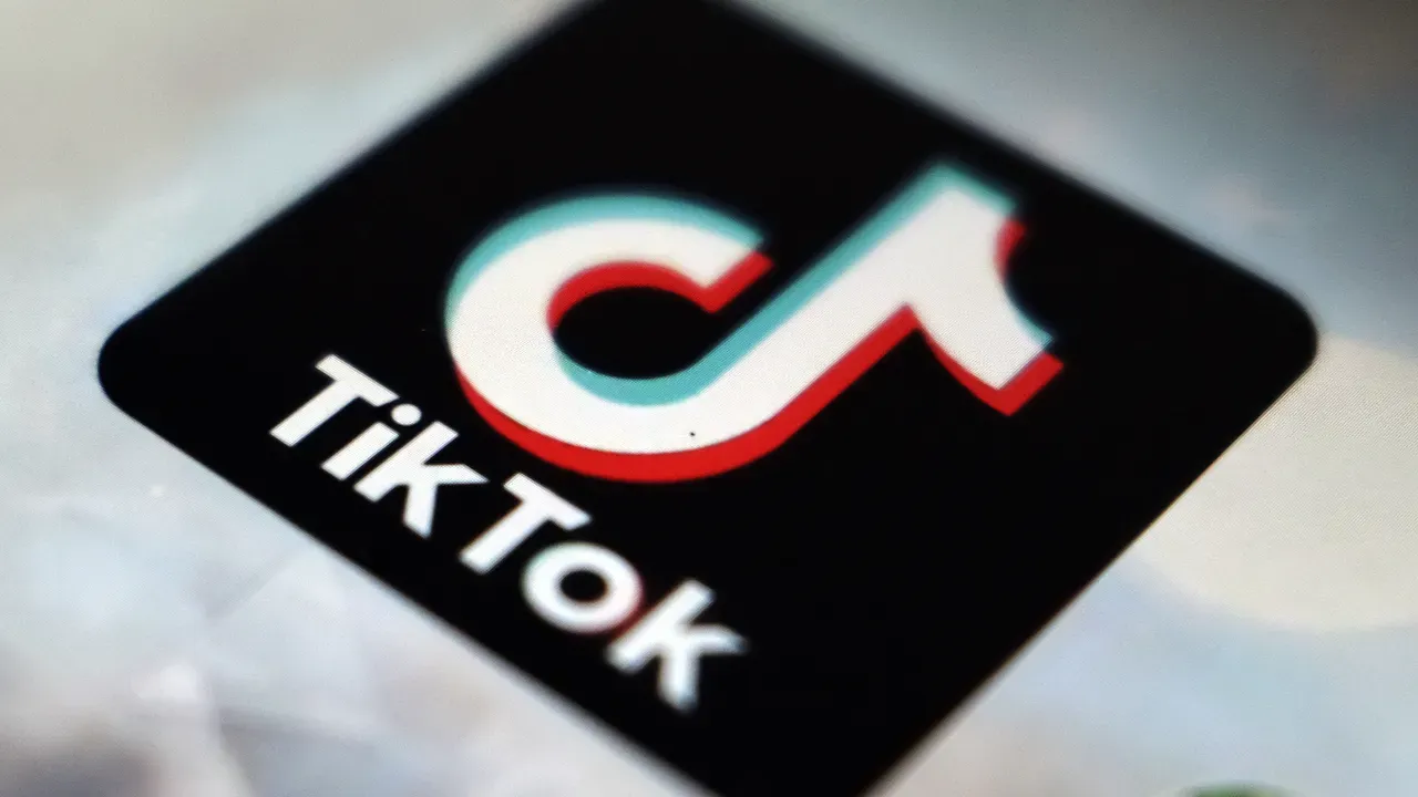 Заради психичното здраве на децата, френски прокурори погнаха TikTok