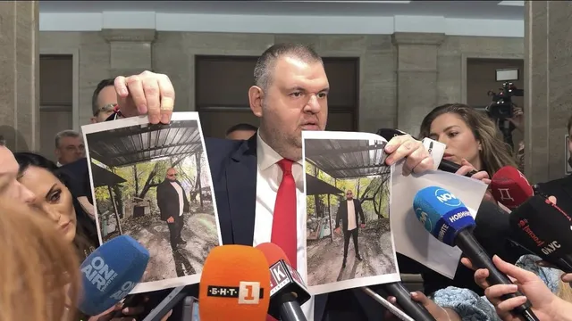 Делян Пеевски показва нова серия снимки на Мухарем - Мухата