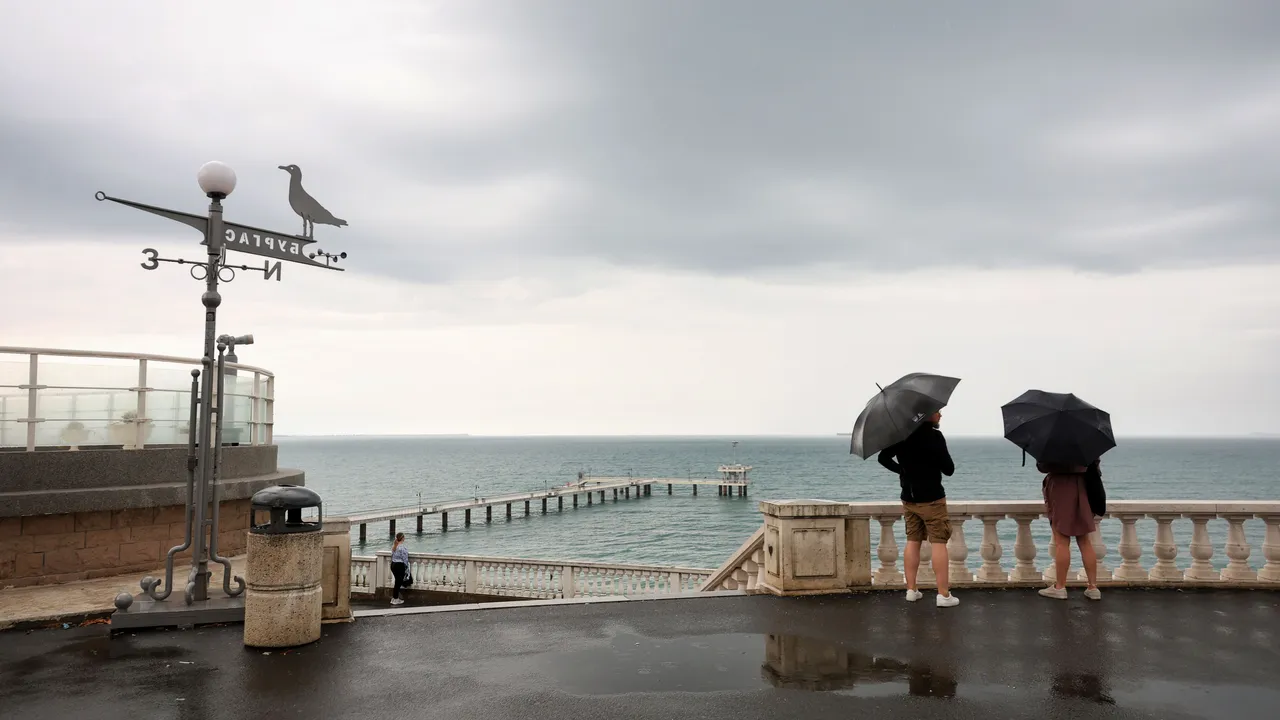 Времето остава облачно, в Източна България - с валежи