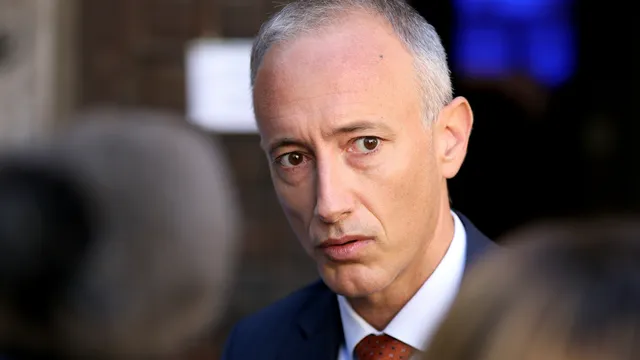 МОН подготвя публичен дебат за ограничаване на социалните мрежи за деца