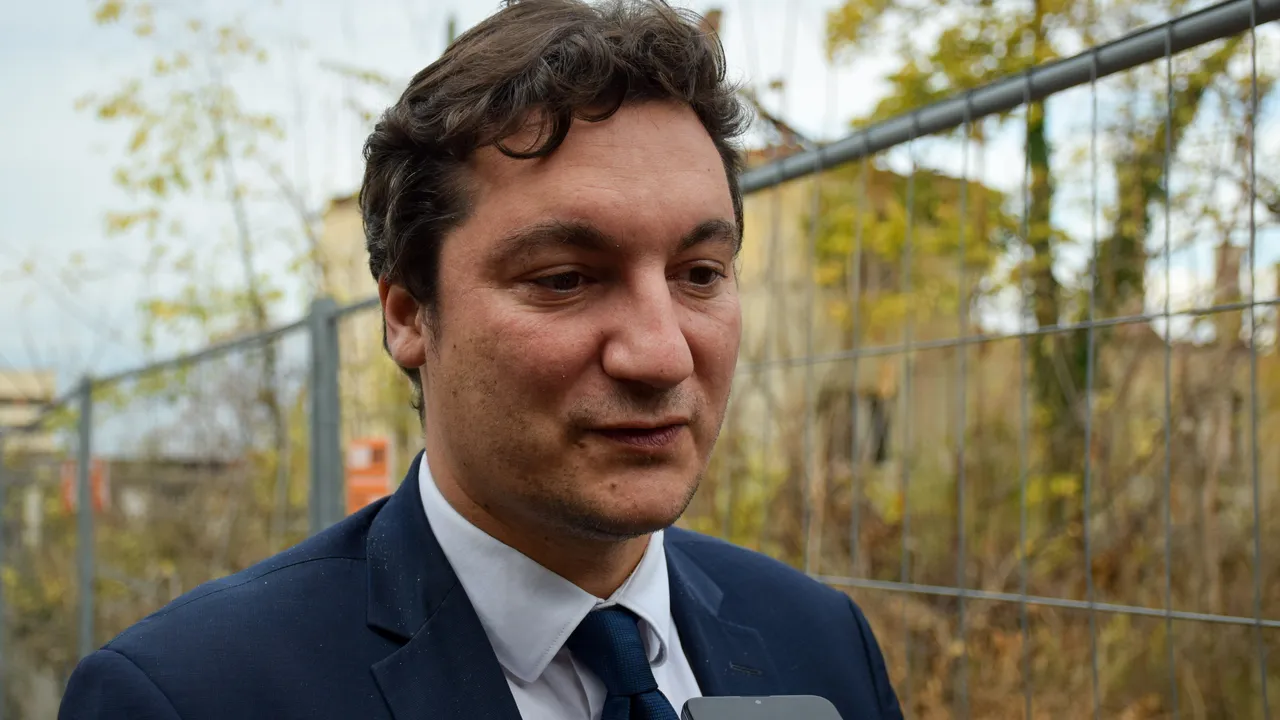 Крум Зарков: Не може да се правим, че не виждаме как се раздават кюлчета злато в двора на съда