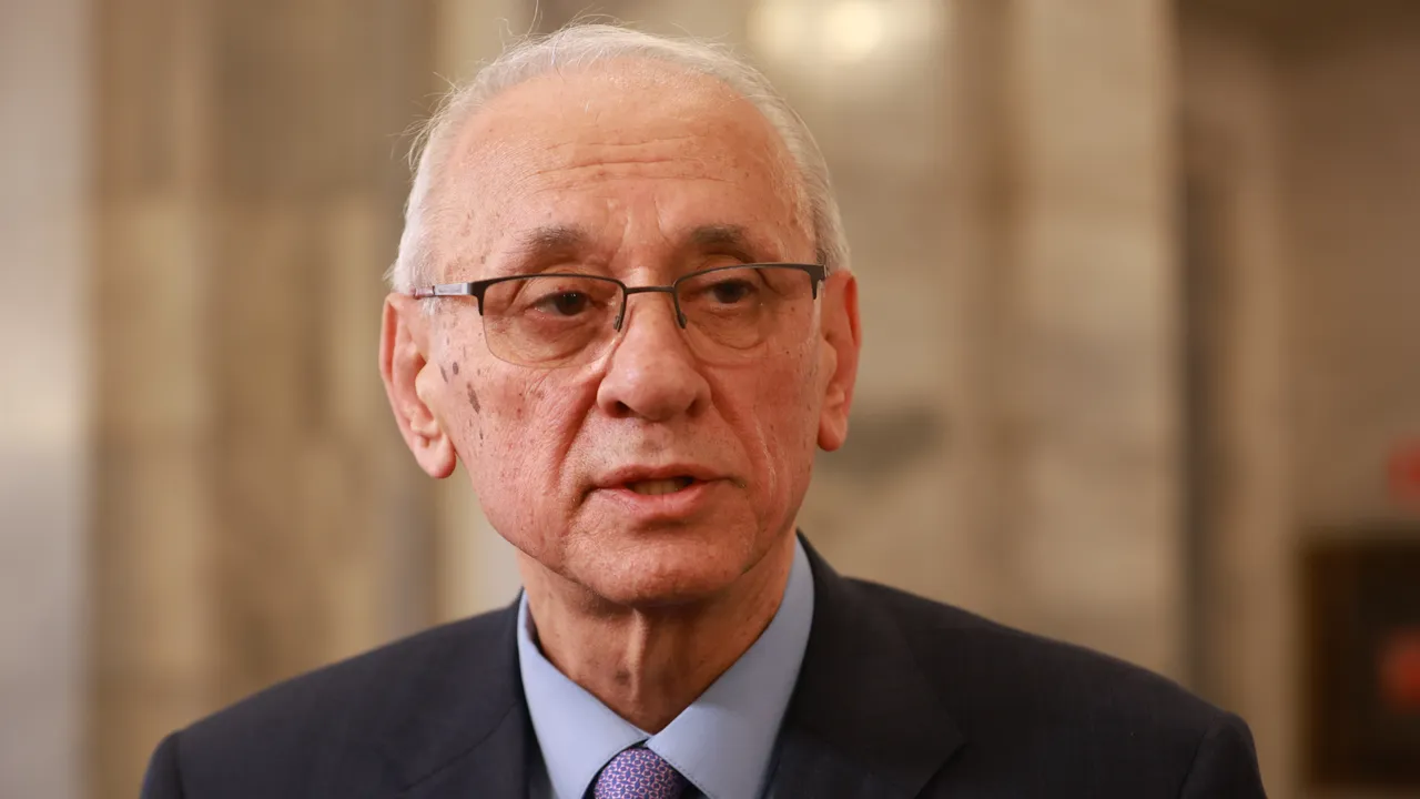 Силви Кирилов освободи директора на РЗИ-Велико Търново