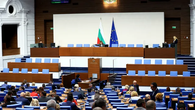 На второ четене депутатите приеха промените в закона за правомощията на управителя на "Лукойл"