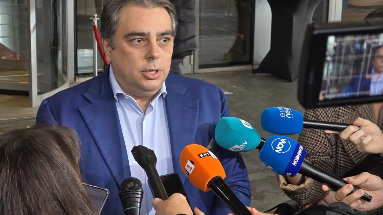 Асен Василев: Не е добра идея хората, които фалираха "Булгартабак" да се упражняват върху рафинерията в Бургас