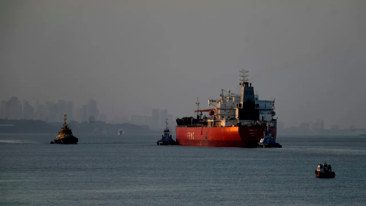 Китай спря пристанищни такси на свързани със САЩ кораби