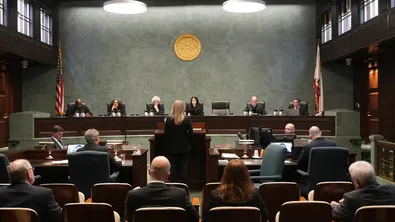 Върховният съд отхвърли искане за отмяна на еднополовите бракове