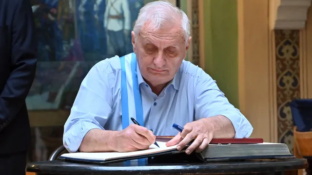 "Язък, не е това". Журналистът Евгений Тодоров със спомен за 10-ти ноември