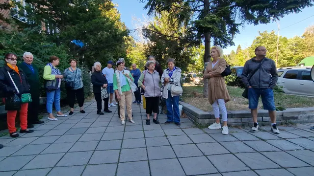 Жители на столичния район "Младост" протестират в защита на поредната градинка, която може да се застрои