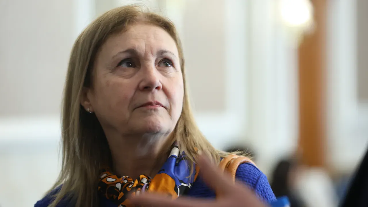 Румяна Бъчварова: Казусът с "Лукойл" е едно от големите изпитания за кабинета