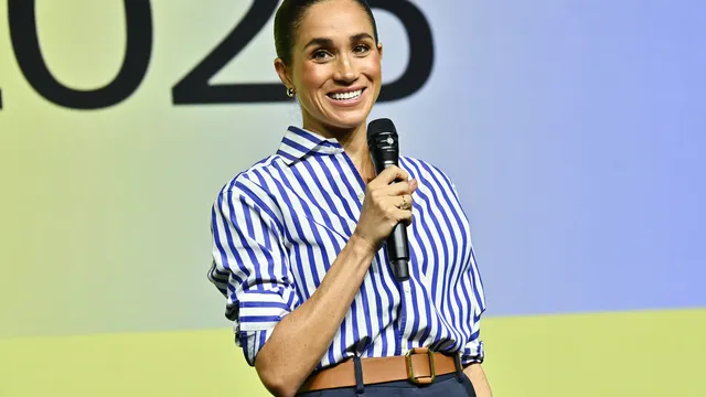 Осем години по-късно херцогинята на Съсекс е обратно на сцената